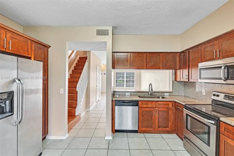 Townhouse in Weston, Florida 2 bedrooms, 103.12 sq.m. № 1345645 - photo 9