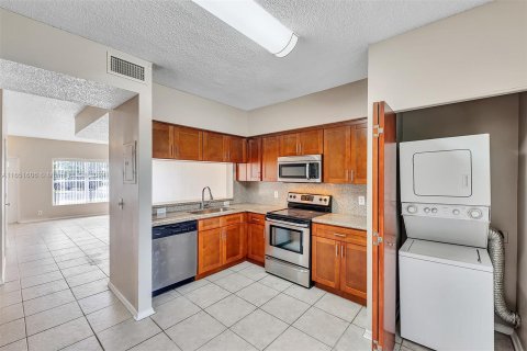 Townhouse in Weston, Florida 2 bedrooms, 103.12 sq.m. № 1345645 - photo 7