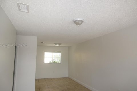 Copropriété à louer à Hialeah, Floride: 3 chambres, 78.69 m2 № 1345646 - photo 3