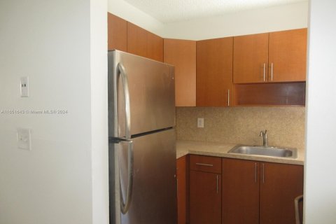 Condo in Hialeah, Florida, 3 bedrooms  № 1345646 - photo 6