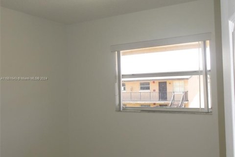 Condo in Hialeah, Florida, 3 bedrooms  № 1345646 - photo 5