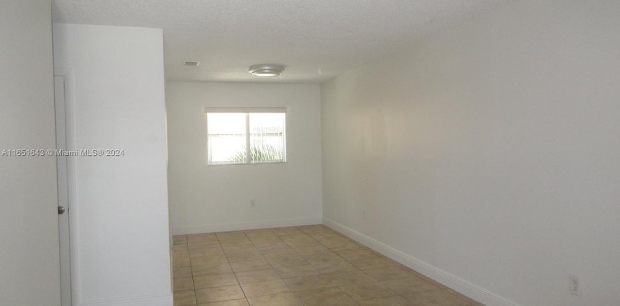 Condominio en Hialeah, Florida, 3 dormitorios  № 1345646