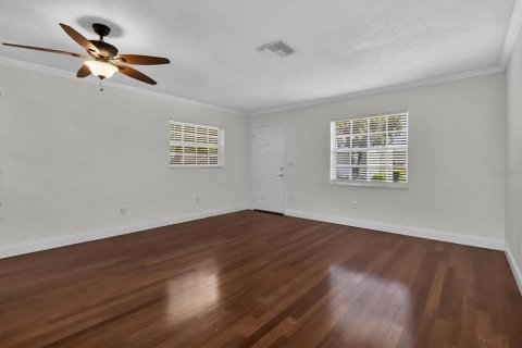 Condo in New Port Richey, Florida, 2 bedrooms  № 1202676 - photo 8