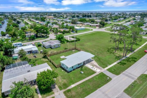 House in Port Charlotte, Florida 3 bedrooms, 113.34 sq.m. № 1339694 - photo 24