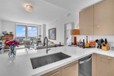 Condo in Sunrise, Florida, 2 bedrooms  № 1360199 - photo 7