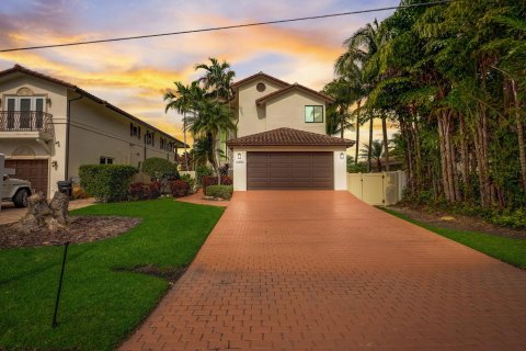 Villa ou maison à vendre à Fort Lauderdale, Floride: 4 chambres, 253.81 m2 № 950300 - photo 1