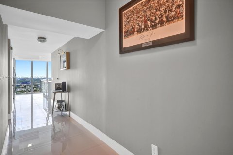 Condo in Miami, Florida, 2 bedrooms  № 1375519 - photo 13