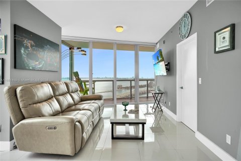 Condo in Miami, Florida, 2 bedrooms  № 1375519 - photo 16