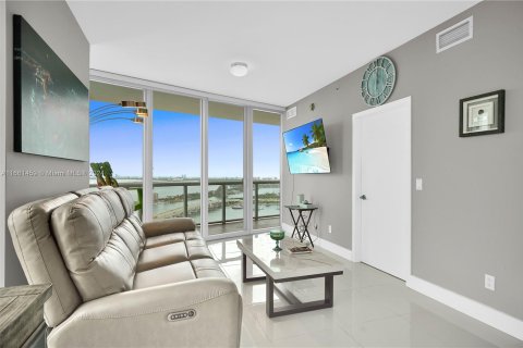 Copropriété à vendre à Miami, Floride: 2 chambres, 122.45 m2 № 1375519 - photo 15