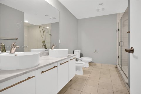 Copropriété à vendre à Miami, Floride: 2 chambres, 122.45 m2 № 1375519 - photo 26