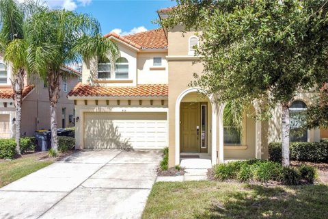 House in Davenport, Florida 6 bedrooms, 336.21 sq.m. № 1394030 - photo 1