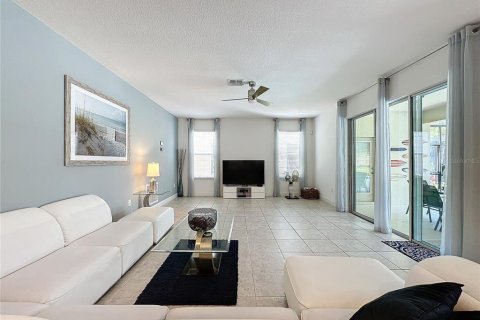 Casa en venta en Davenport, Florida, 6 dormitorios, 336.21 m2 № 1394030 - foto 7