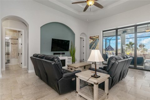 Villa ou maison à vendre à Cape Coral, Floride: 3 chambres, 217.86 m2 № 466475 - photo 10