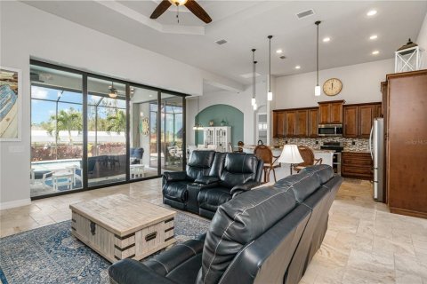 Villa ou maison à vendre à Cape Coral, Floride: 3 chambres, 217.86 m2 № 466475 - photo 9