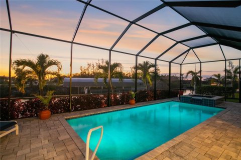 Villa ou maison à vendre à Cape Coral, Floride: 3 chambres, 217.86 m2 № 466475 - photo 6