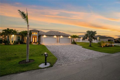 Villa ou maison à vendre à Cape Coral, Floride: 3 chambres, 217.86 m2 № 466475 - photo 1