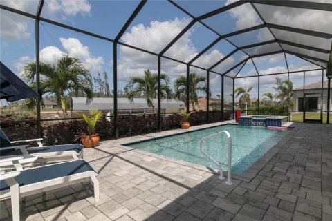 Villa ou maison à vendre à Cape Coral, Floride: 3 chambres, 217.86 m2 № 466475 - photo 29