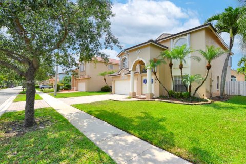 Villa ou maison à vendre à Pembroke Pines, Floride: 5 chambres, 300.63 m2 № 1176598 - photo 4