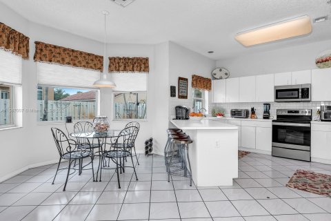 Casa en venta en Pembroke Pines, Florida, 5 dormitorios, 300.63 m2 № 1176598 - foto 8