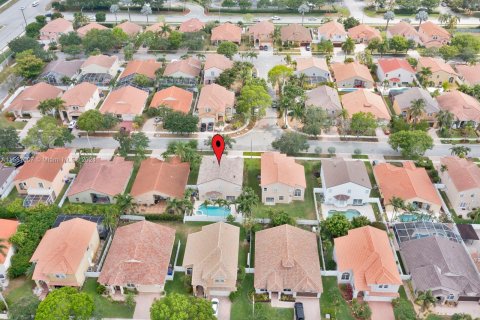 Villa ou maison à vendre à Pembroke Pines, Floride: 5 chambres, 300.63 m2 № 1176598 - photo 1