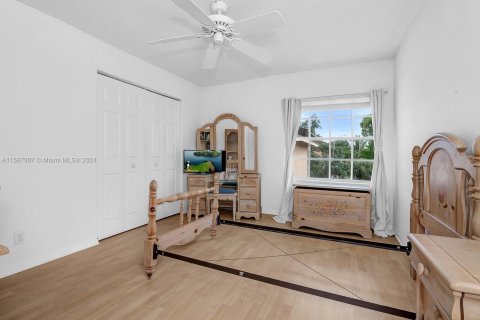 Villa ou maison à vendre à Pembroke Pines, Floride: 5 chambres, 300.63 m2 № 1176598 - photo 20