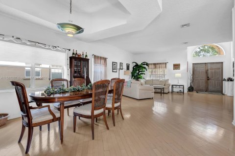 Villa ou maison à vendre à Pembroke Pines, Floride: 5 chambres, 300.63 m2 № 1176598 - photo 7