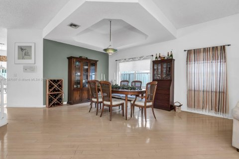 Villa ou maison à vendre à Pembroke Pines, Floride: 5 chambres, 300.63 m2 № 1176598 - photo 11