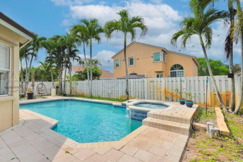 Casa en venta en Pembroke Pines, Florida, 5 dormitorios, 300.63 m2 № 1176598 - foto 25