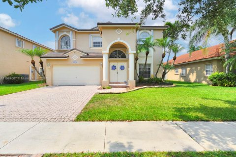 Villa ou maison à vendre à Pembroke Pines, Floride: 5 chambres, 300.63 m2 № 1176598 - photo 2