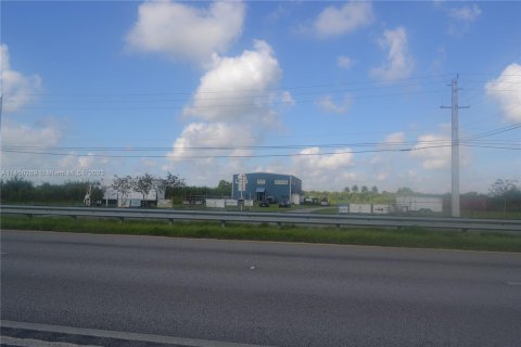 Propiedad comercial en venta en Miami, Florida № 726085 - foto 1