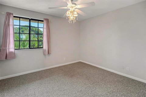 House in Davie, Florida 3 bedrooms, 155.15 sq.m. № 1347705 - photo 18