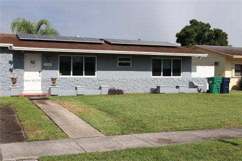 House in Miami, Florida 3 bedrooms, 98.29 sq.m. № 1347741 - photo 7