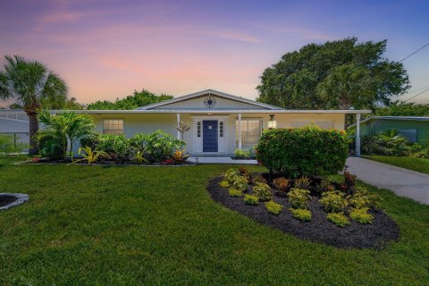 Casa en venta en Jensen Beach, Florida, 3 dormitorios, 132.11 m2 № 1188599 - foto 1