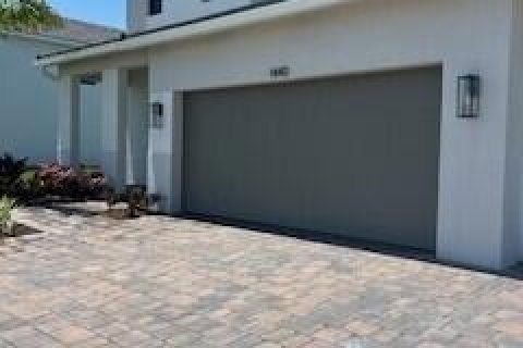 House in Palm City, Florida 5 bedrooms, 285.4 sq.m. № 1188732 - photo 9