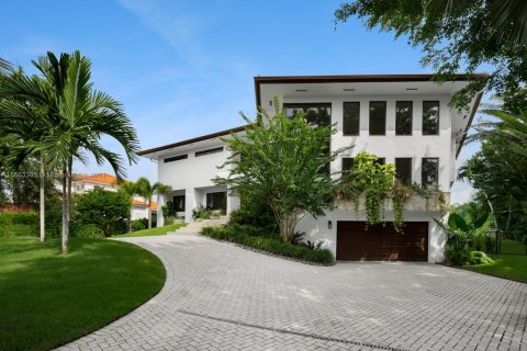 House in Coral Gables, Florida 6 bedrooms, 678.19 sq.m. № 1375558 - photo 1