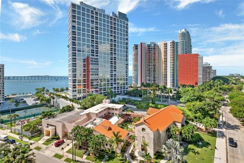 Condo in Miami, Florida, 1 bedroom  № 1375489 - photo 29