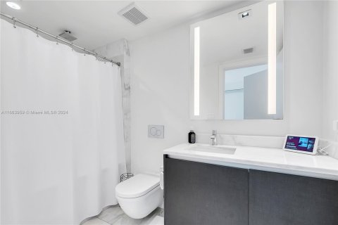 Condo in Miami, Florida, 1 bedroom  № 1375489 - photo 5