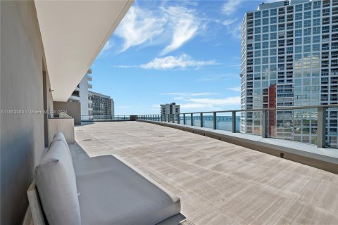 Condo in Miami, Florida, 1 bedroom  № 1375489 - photo 6