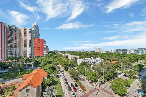 Condo in Miami, Florida, 1 bedroom  № 1375489 - photo 30