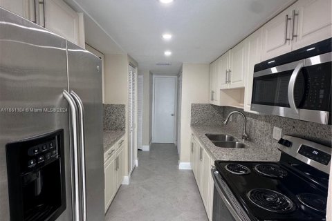 Copropriété à vendre à Miami, Floride: 3 chambres, 156.82 m2 № 1375517 - photo 10