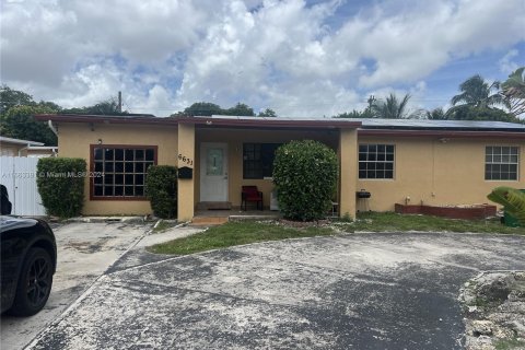 Casa en venta en Miramar, Florida, 8 dormitorios, 172.05 m2 № 1375559 - foto 1