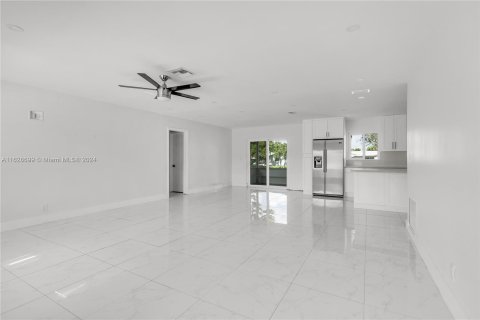 House in Coconut Creek, Florida 3 bedrooms, 142.7 sq.m. № 1288883 - photo 8