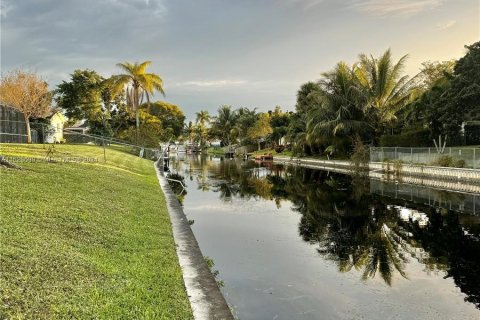 House in Coconut Creek, Florida 3 bedrooms, 142.7 sq.m. № 1288883 - photo 6