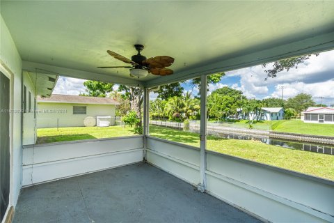 House in Coconut Creek, Florida 3 bedrooms, 142.7 sq.m. № 1288883 - photo 27