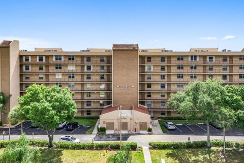 Condo in Deerfield Beach, Florida, 1 bedroom  № 1163217 - photo 1