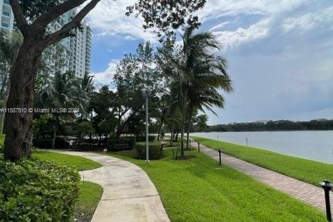 Condo in Sunrise, Florida, 2 bedrooms  № 1175959 - photo 18