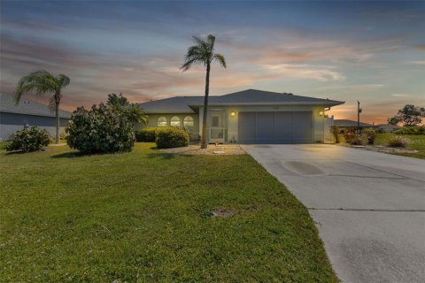 Villa ou maison à vendre à Punta Gorda, Floride: 3 chambres, 158.86 m2 № 1123310 - photo 1