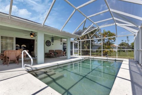 Villa ou maison à vendre à Punta Gorda, Floride: 3 chambres, 158.86 m2 № 1123310 - photo 2