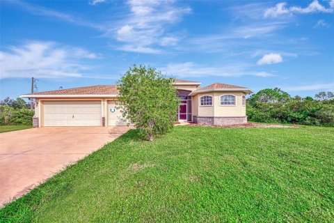 Villa ou maison à vendre à Punta Gorda, Floride: 3 chambres, 211.45 m2 № 791437 - photo 1