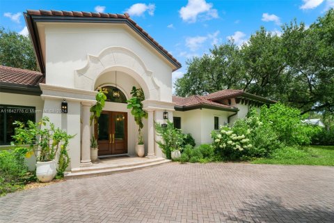 House in Miami, Florida 6 bedrooms, 453.92 sq.m. № 1329104 - photo 26